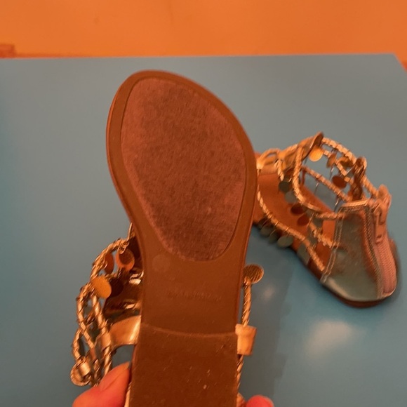 Target Cover Girl Gladiator Gold Sandals With Dangling Charms Size 1 - Picture 7 of 7
